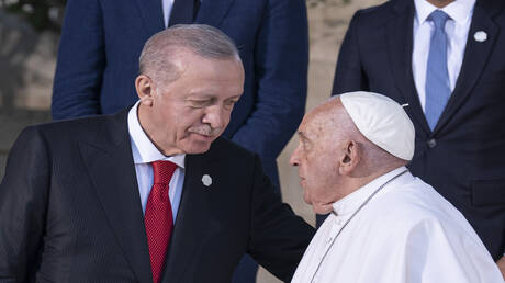 أردوغان يؤكد للبابا فرنسيس أن إسرائيل 