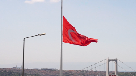 تنكيس الأعلام في تركيا حدادا على اغتيال إسماعيل هنية