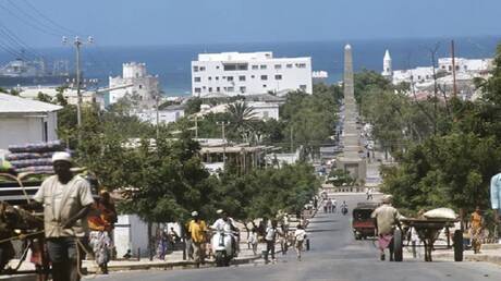 إعلام صومالي: مقتل أكثر من 20 شخصا إثر هجوم انتحاري في مقديشو