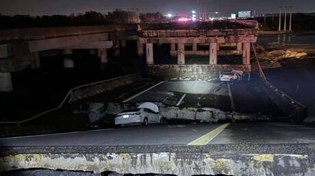 السعودية.. مصرع شخص وانهيار جسر بسبب السيول في جازان (فيديو)