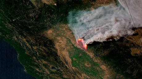تصوير تايم لابس يظهر انتشار أكبر حريق غابات جبلية بتاريخ كاليفورنيا