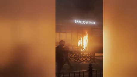 بريطانيا تشتعل.. إحراق مئات المتاجر خلال احتجاجات أعقبت هجوم ساوثبورت