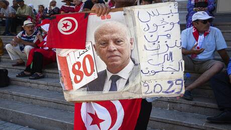 قيس سعيد يقدم رسميا ملف ترشحه لانتخابات الرئاسة التونسية