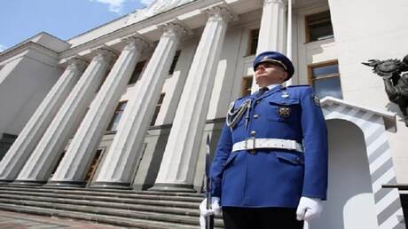 البرلمان الأوكراني يبحث إتاحة السفر لأعضائه خلافا لقانون زيلينسكي للتعبئة