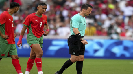 تغيير حكم مباراة المغرب ضد إسبانيا بعد لعب عشر دقائق