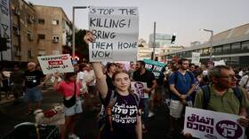 عائلات الرهائن تتهم نتنياهو بالمخاطرة بحياة الرهائن للحفاظ على سلطته