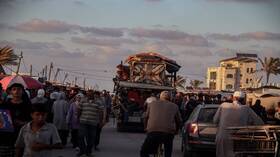 الجيش الإسرائيلي يخطر السكان والنازحين في المحطة ودير البلح وسط غزة بـ"الإخلاء الفوري"