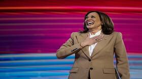 سيناتور جمهوري يطلق على هاريس تشبيها غريبا ويتهمها بعدم الكفاءة