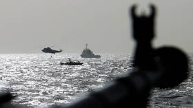 هيئة بحرية بريطانية: سفينة تبلغ عن انفجار تسبب لها بأضرار جنوب عدن اليمنية