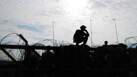 موقع عبري يتحدث عن سيناريوهين مصيريين ينتظران إسرائيل بشأن الصفقة مع حماس ويكشف سر قوة السنوار