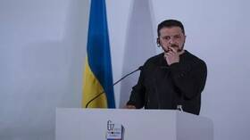 زيلينسكي يوقع على قانون يحظر نشاط الكنيسة الأرثوذكسية الأوكرانية