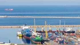 وصول ناقلة النفط الجزائرية المحملة بالفيول إلى لبنان