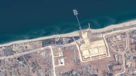 تقرير: بايدن أعطى إذنا بتشغيل الرصيف العائم رغم التحذيرات