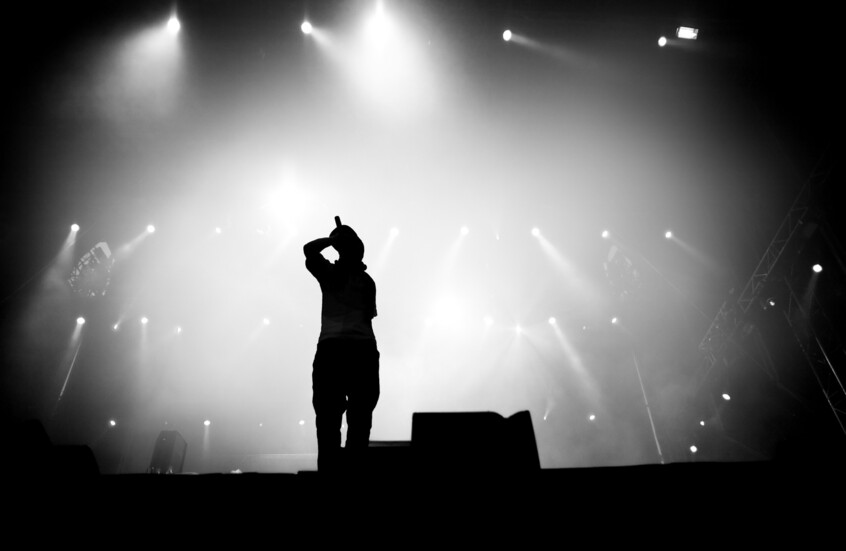 لقطات توثق لحظة وفاة مغني راب أمريكي شهير على المسرح خلال حفل مباشر (فيديوهات)