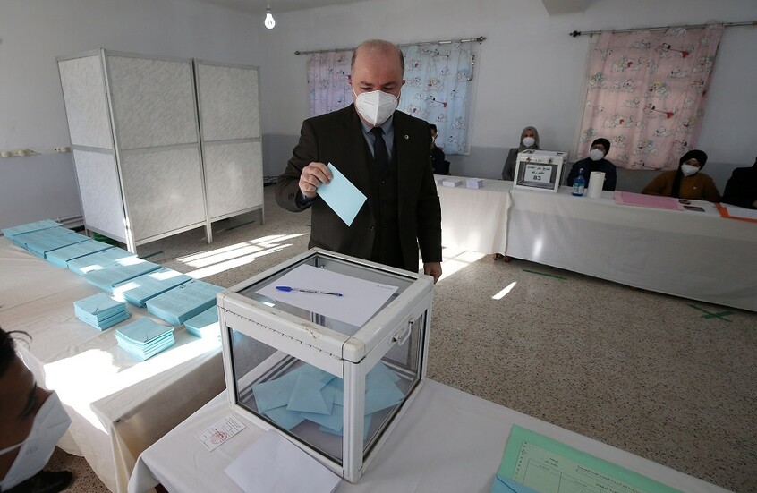 الجزائريون المقيمون في الخارج يبدأون غدا التصويت لاختيار رئيس البلاد