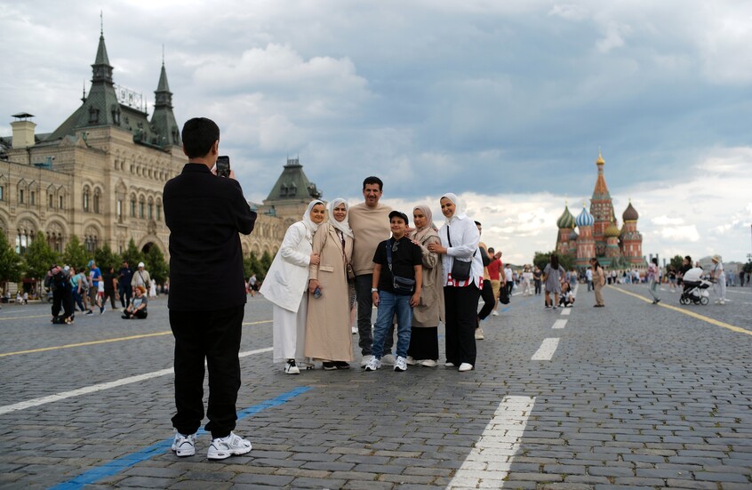"وداعا لحاجز اللغة".. بنك روسي يقدم خدماته بالعربية ولغات أخرى لعملائه