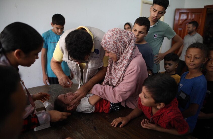 مراسلنا: 160 ألف طفل تلقوا الجرعة الأولى من لقاح شلل الأطفال في قطاع غزة