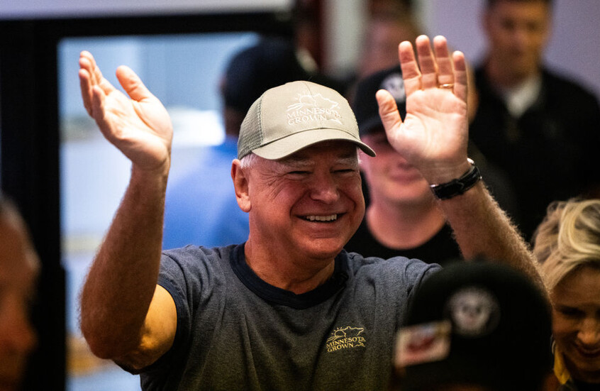 موكب نائب هاريس يتعرض لحادث سير (فيديو + صور)