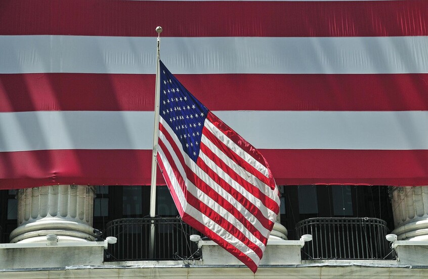 البورصة الأمريكية تنزف ومؤشر "داو جونز" يسجل أسوأ أداء في نحو شهر