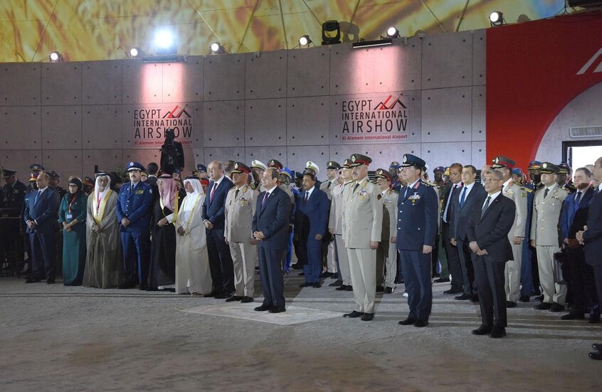 مصر..  مناورة "عالية المستوى" لطيار إماراتي أمام السيسي بمعرض الطيران تلفت الأنظار (فيديو)