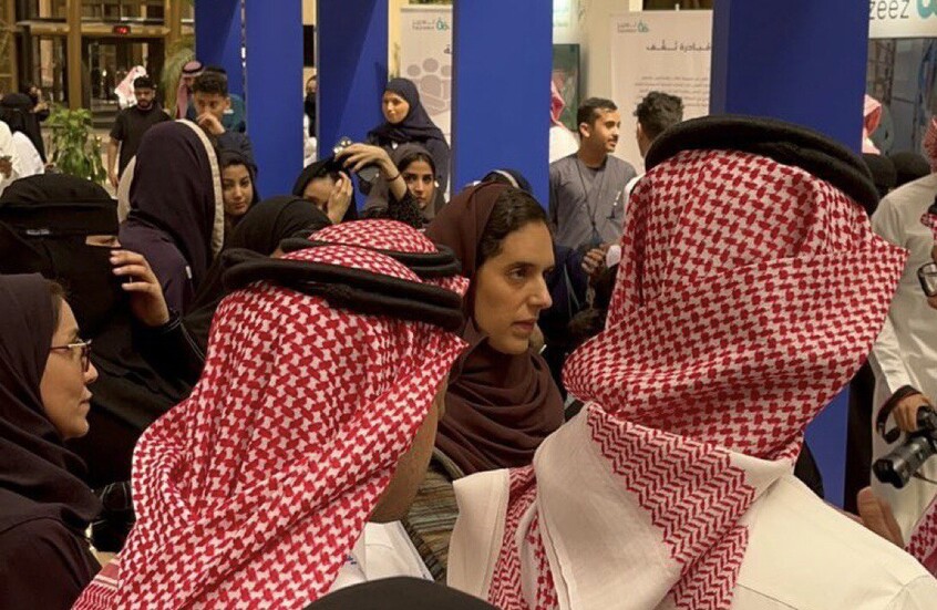 تصرف لافت لنائبة وزير السياحة في السعودية يشعل ضجة على مواقع التواصل (فيديو)