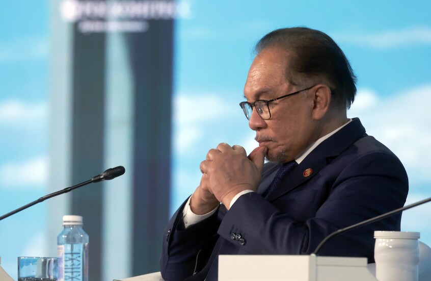 رئيس الوزراء الماليزي: موقف الغرب من الأزمة في أوكرانيا وقطاع غزة يمثل صدمة بالنسبة لنا