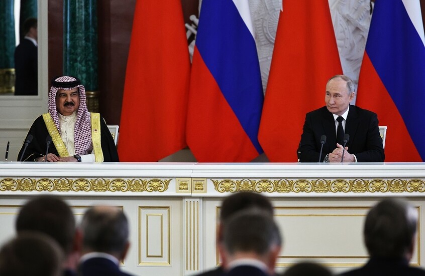 أوشاكوف: بوتين تلقى دعوة لزيارة البحرين