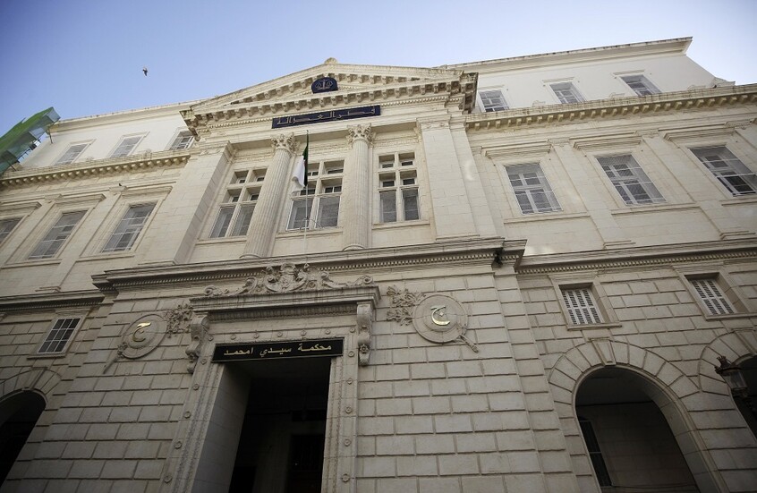 الجزائر.. محاكمة 8 مسؤولين بالخطوط الجوية بتهمة إبرام صفقات مشبوهة