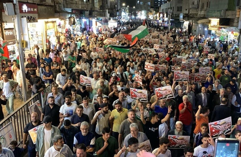 الأردنيون يوجهون رسالة إلى أبو عبيدة في مسيرة ضخمة جابت شوارع عمان (فيديوهات)