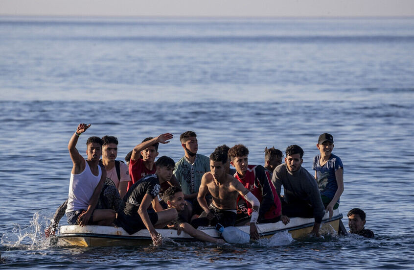 بلاغ بعملية سطو ومطاردة.. الهجرة غير الشرعية تستنفر الدرك المغربي في سيدي بوزيد (صور)