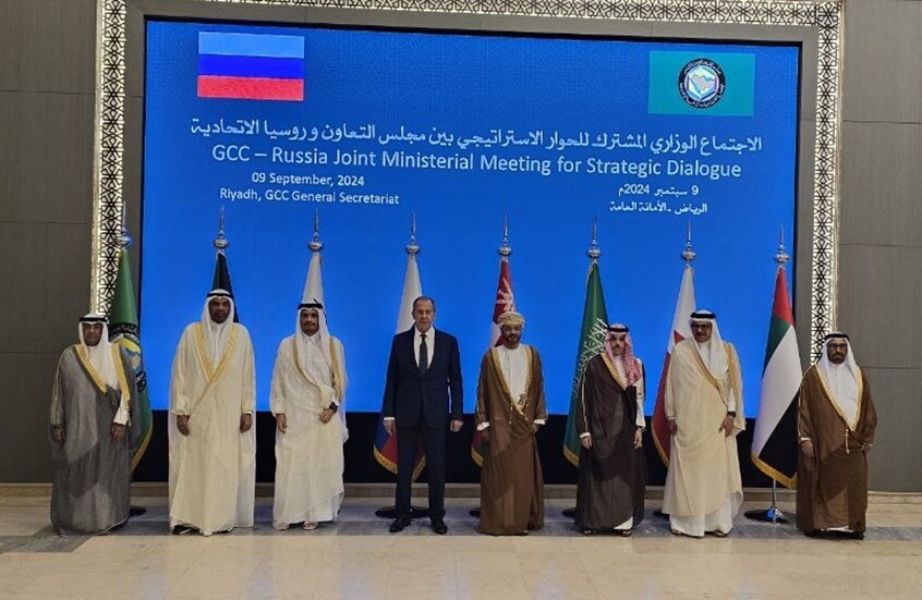 لافروف من الرياض: عدم تسوية ملفات الشرق الأوسط سيؤدي إلى حرب شاملة