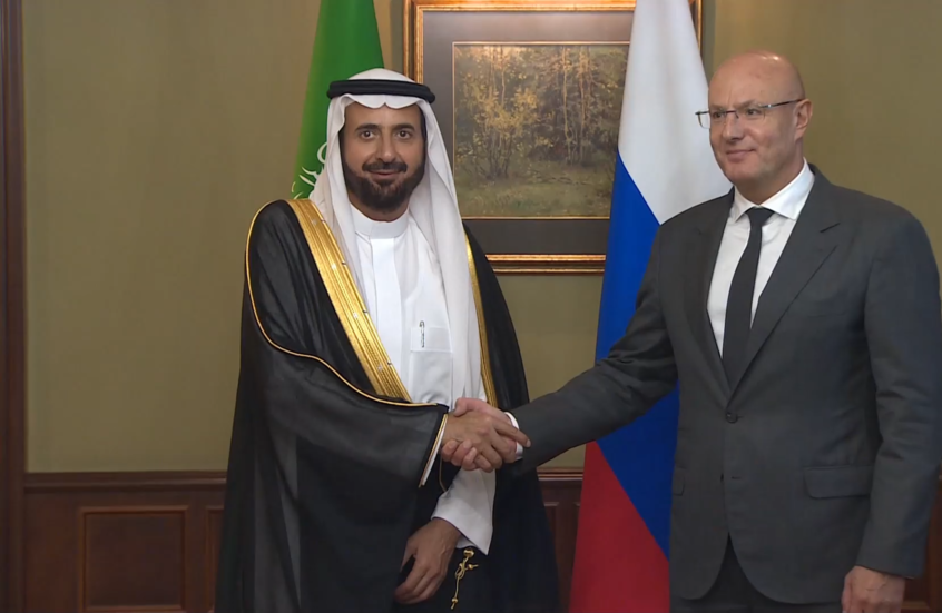 نائب رئيس الوزراء الروسي يلتقي وزير الحج والعمرة السعودي في موسكو