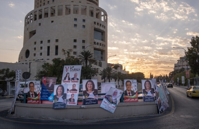 الأردنيون يدلون بأصواتهم في أول انتخابات بعد التعديلات الدستورية