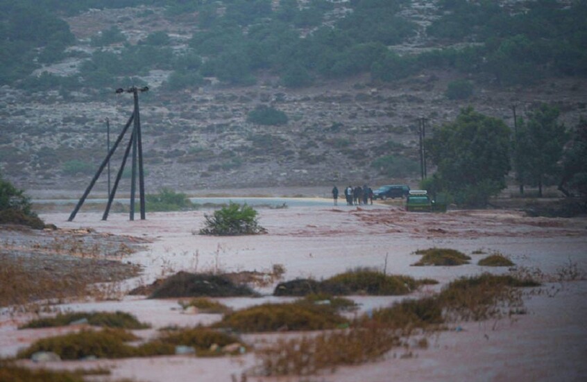 ليبيا.. سيول تجتاح منطقة المنصورة في سبها ونداءات استغاثة بوجود عائلات عالقة (فيديو)