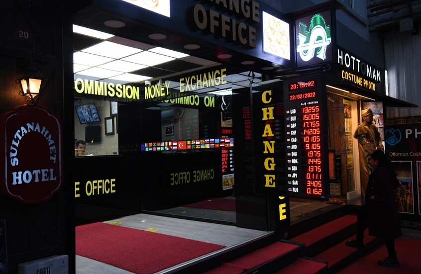 خبير اقتصادي يكشف حجم خسائر البنوك التركية بسبب العقوبات الأمريكية