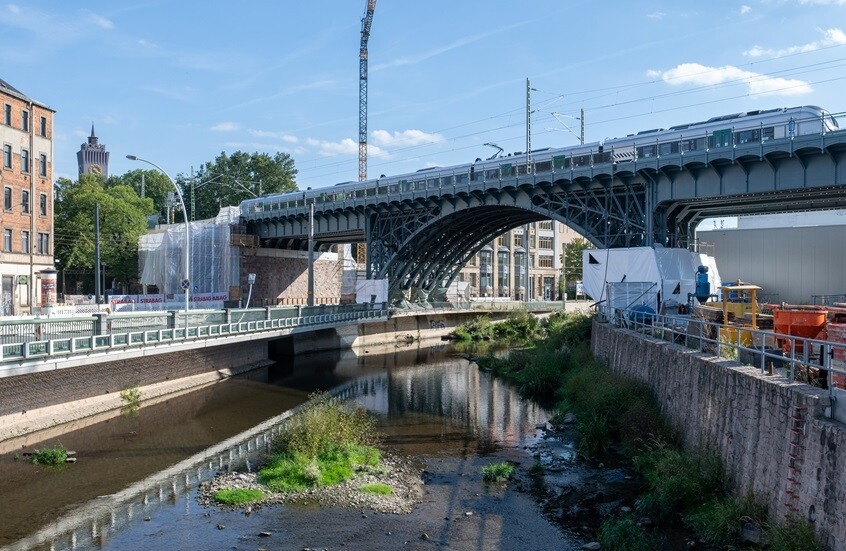 انهيار جسر على نهر إلبه بمدينة دريسدن الألمانية