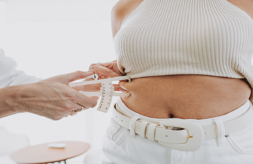 تحذير للنساء.. "خطر صحي مقلق" يرتبط بتراكم الدهون في منطقة البطن!