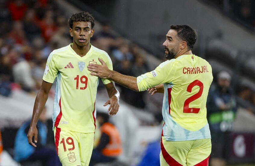 "الفتاة المغربية فاطمة".. سر وصول لامين جمال إلى برشلونة وتألقه (فيديو)