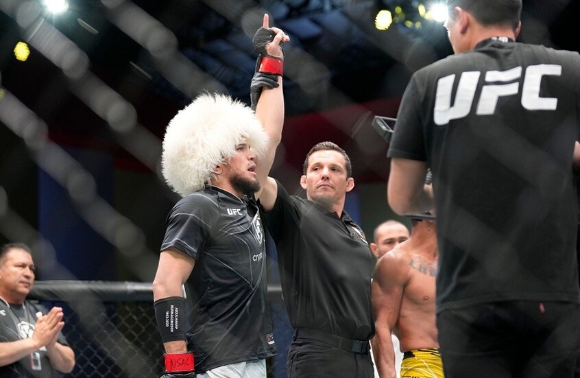 المقاتل الروسي عمر نورمحمدوف يوجه إنذارا شديد اللهجة لمنظمة "UFC" للفنون القتالية المختلطة