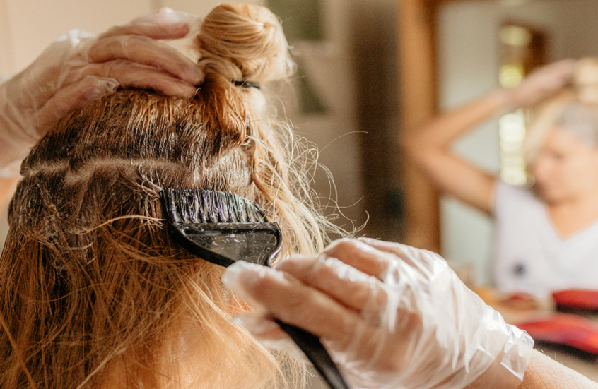 تحذير هام.. "صبغة شعر" تُفقد امرأة بصرها مؤقتا