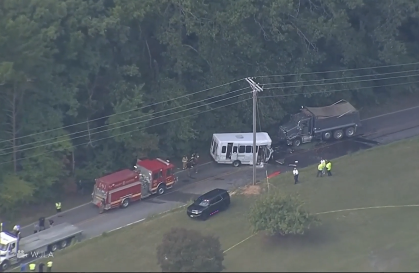 قتلى في حادث تصادم حافلة للمسنين وشاحنة قلابة في الولايات المتحدة