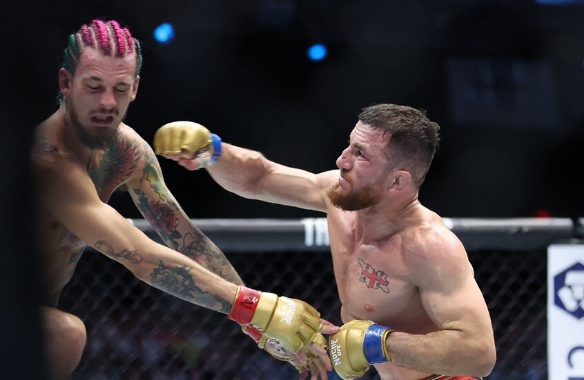 الجورجي دفاليشفيلي يرقص مع "الرصاصة" بعد الفوز على المقاتل الأمريكي أومالي (فيديو)