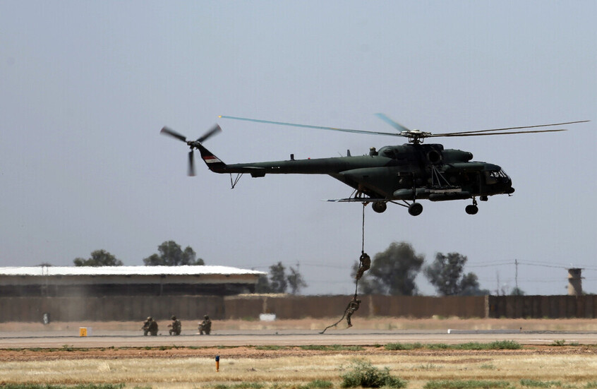 سوريا.. مقتل 4 أشخاص في الرقة بعملية إنزال جوي أمريكية