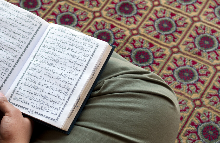 مصر.. الإفتاء تحسم جدل قراءة القرآن بالآلات الموسيقية والترنم به