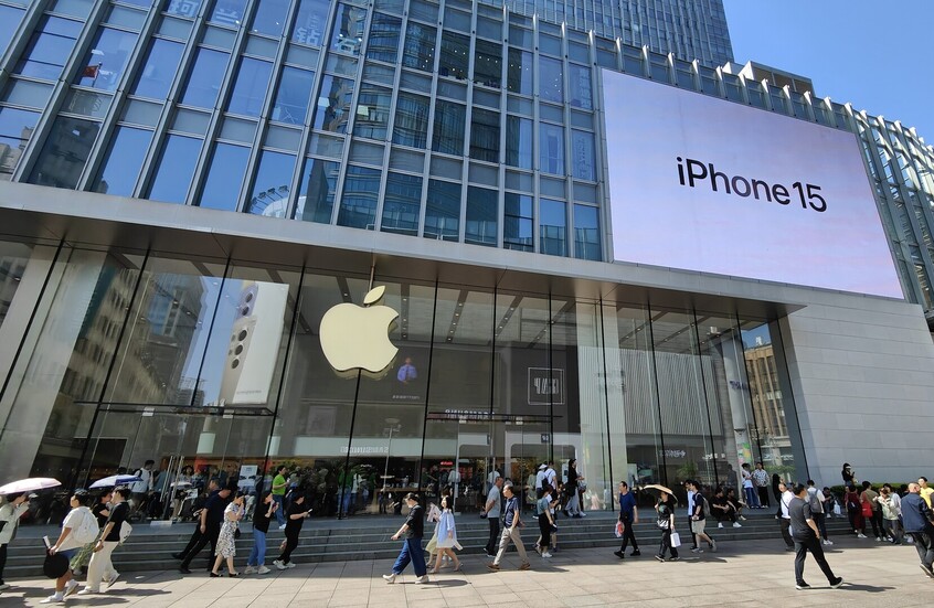 "آيفون 16" يهبط بسهم "آبل"