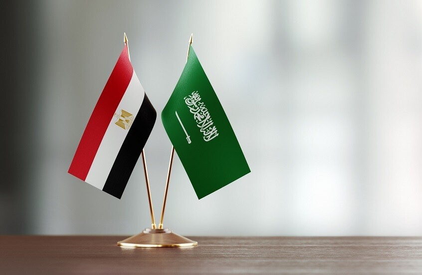 السعودية تفوض وزير خارجيتها للتباحث مع مصر في التنسيق المشترك بعد زيارة مدبولي