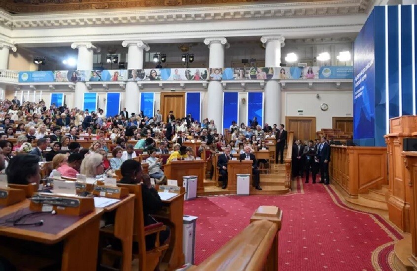 بوتين: المرأة الروسية تقدم مساهمة كبيرة في تحقيق أهداف التنمية الوطنية