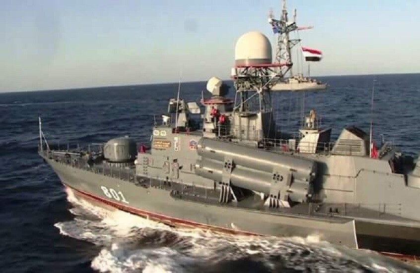 البحرية المصرية تنقذ 45 مهاجرا من الغرق في البحر المتوسط