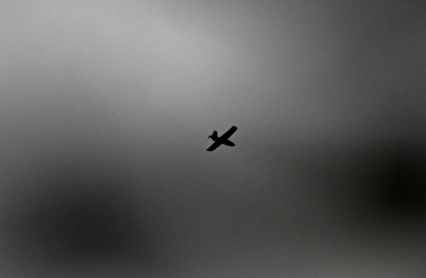 حريق وانفجارات وإجلاء سكان قرية بعد سقوط حطام مسيرة في جنوب روسيا