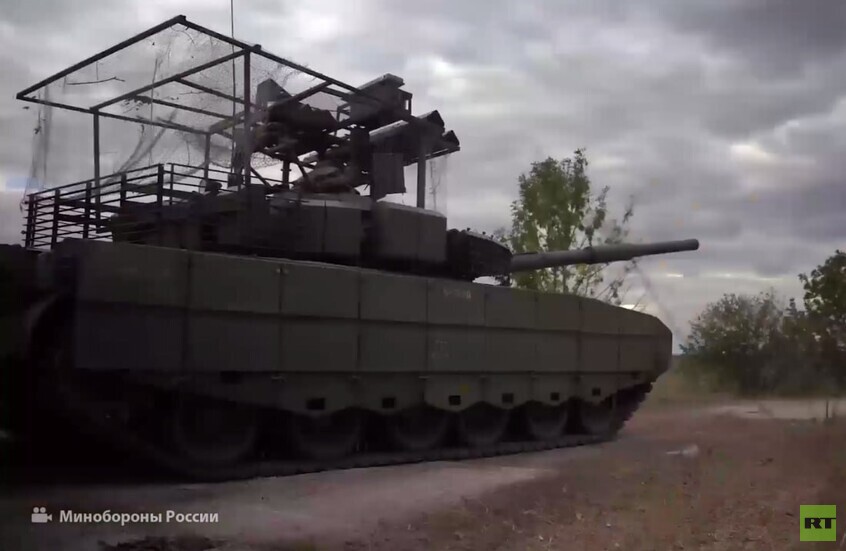 أطقم دبابات T-80BVM تدمّر مواقع إطلاق النار الأوكرانية